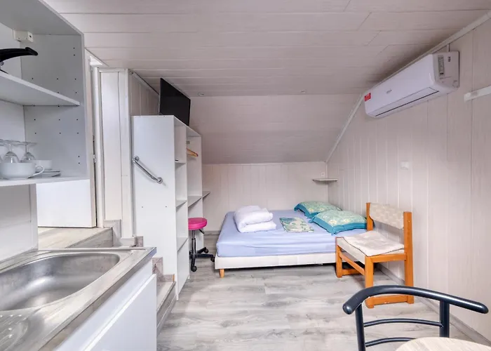 Ouvriers A La Campagne Apartment